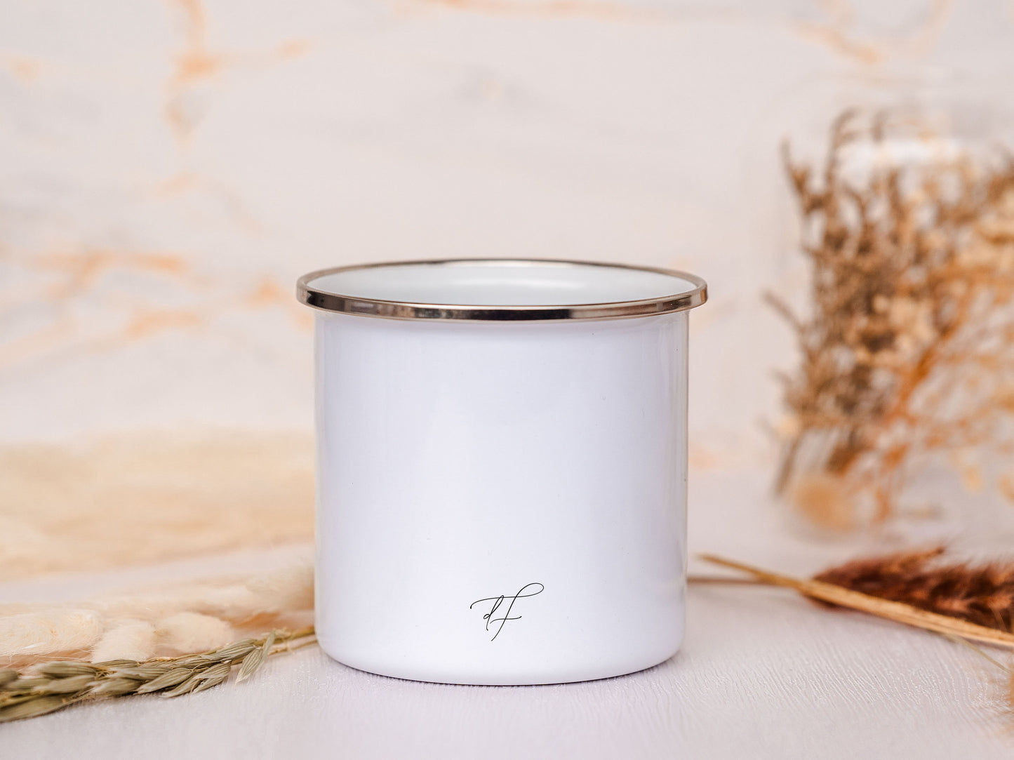 Personalisierte Emaille Tasse - Initiale Blätterkranz